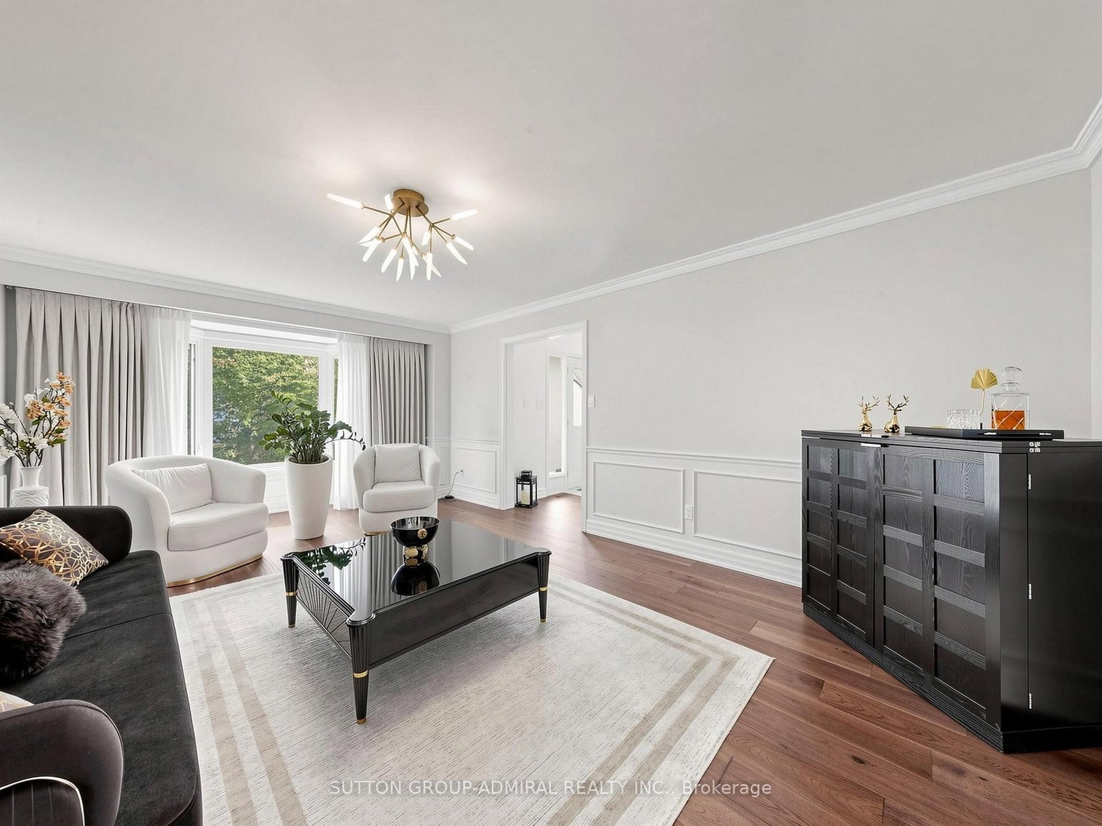 48 Petch Crescent • Aurora, ON photo 4