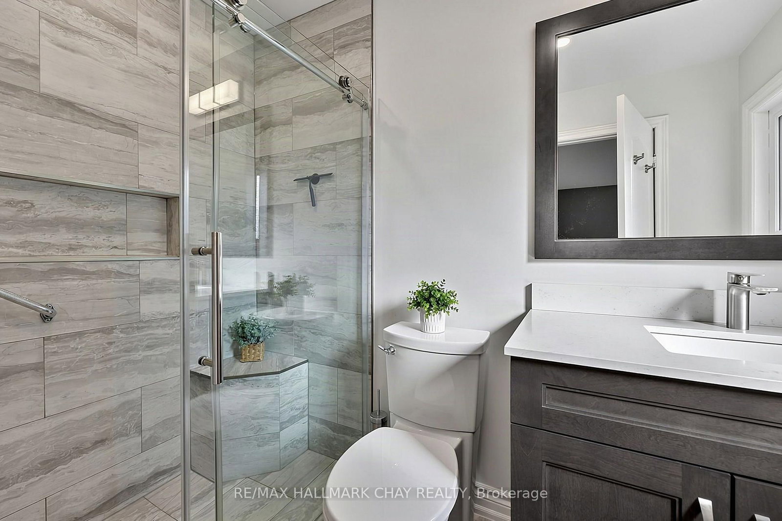 168 Denise Circle • Newmarket, ON photo 16
