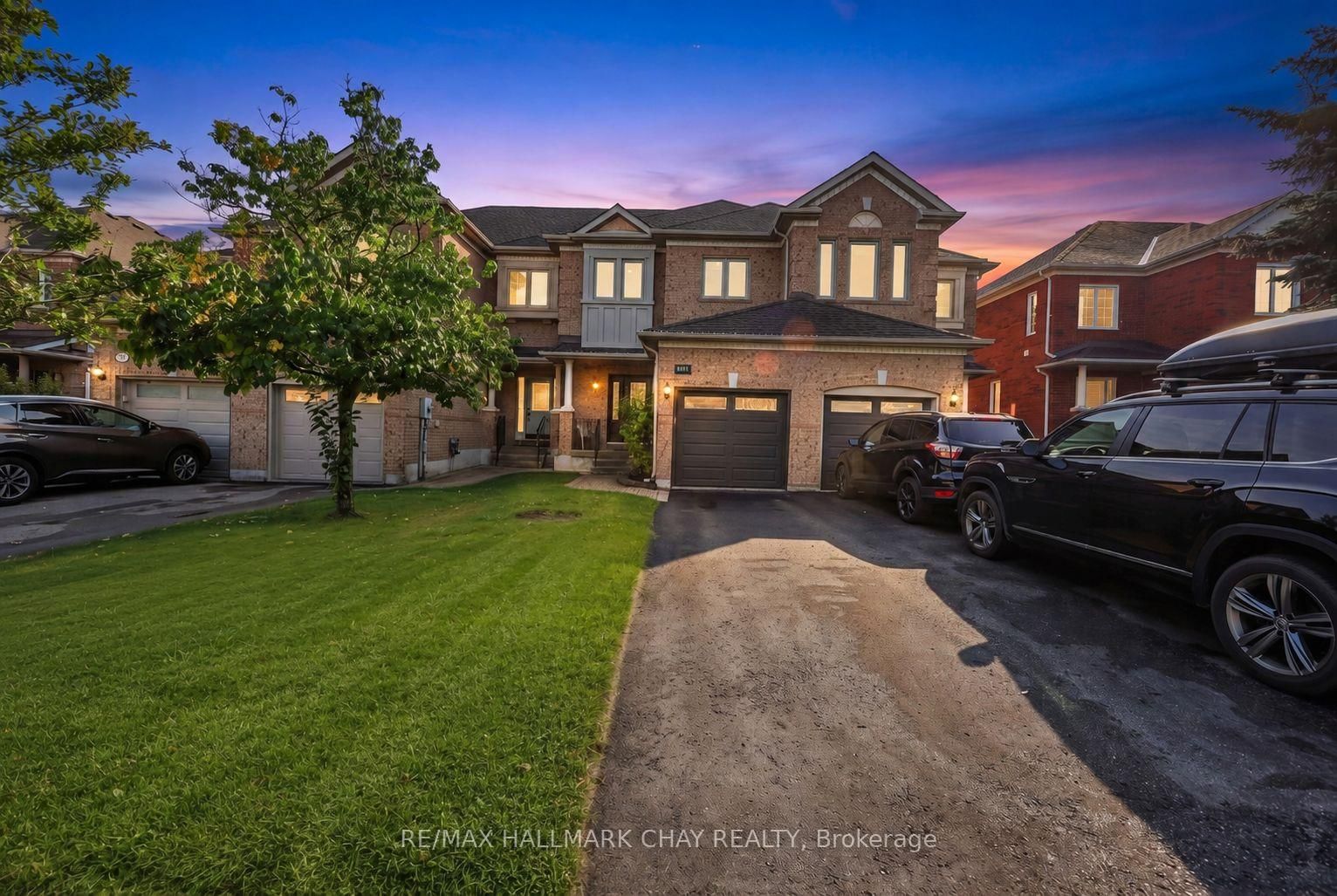 168 Denise Circle • Newmarket, ON photo 3