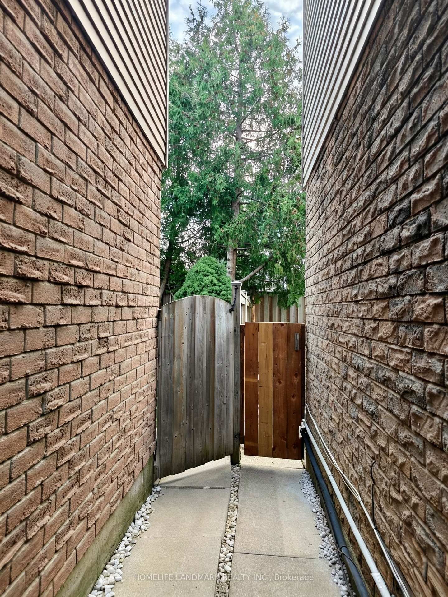215 Bob O' Link Avenue • Vaughan, ON photo 33