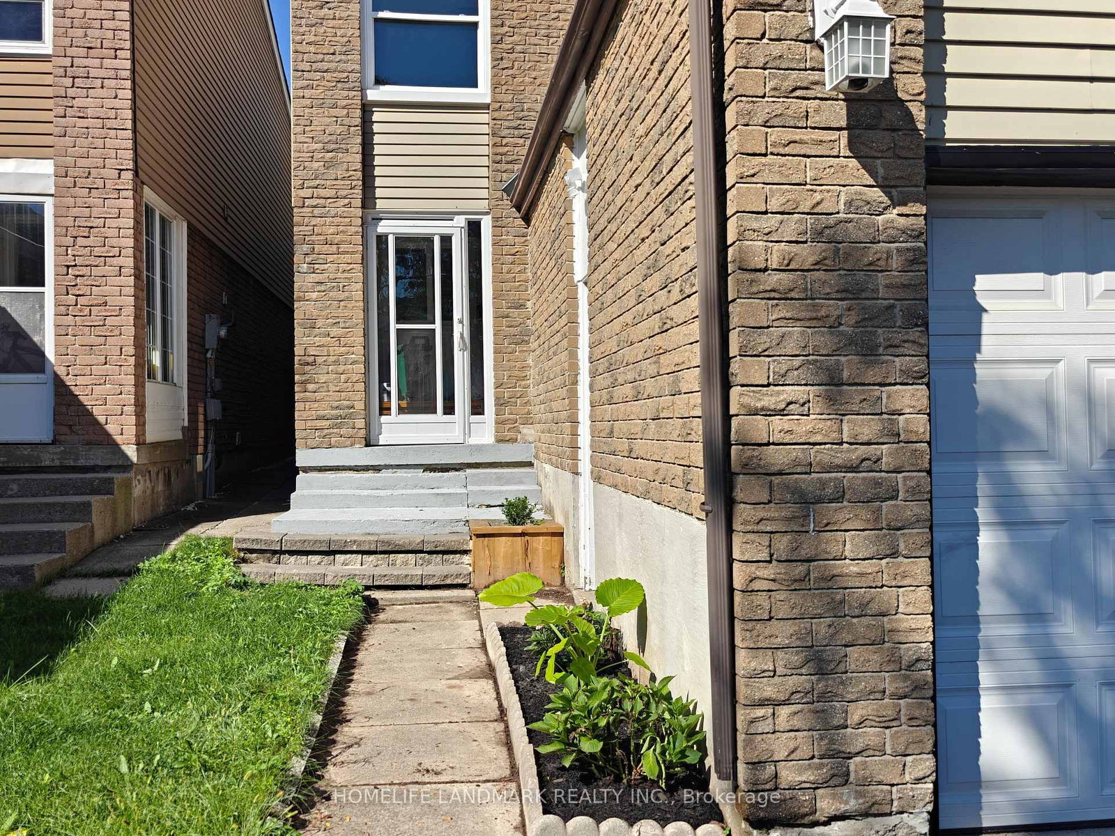 215 Bob O' Link Avenue • Vaughan, ON photo 4