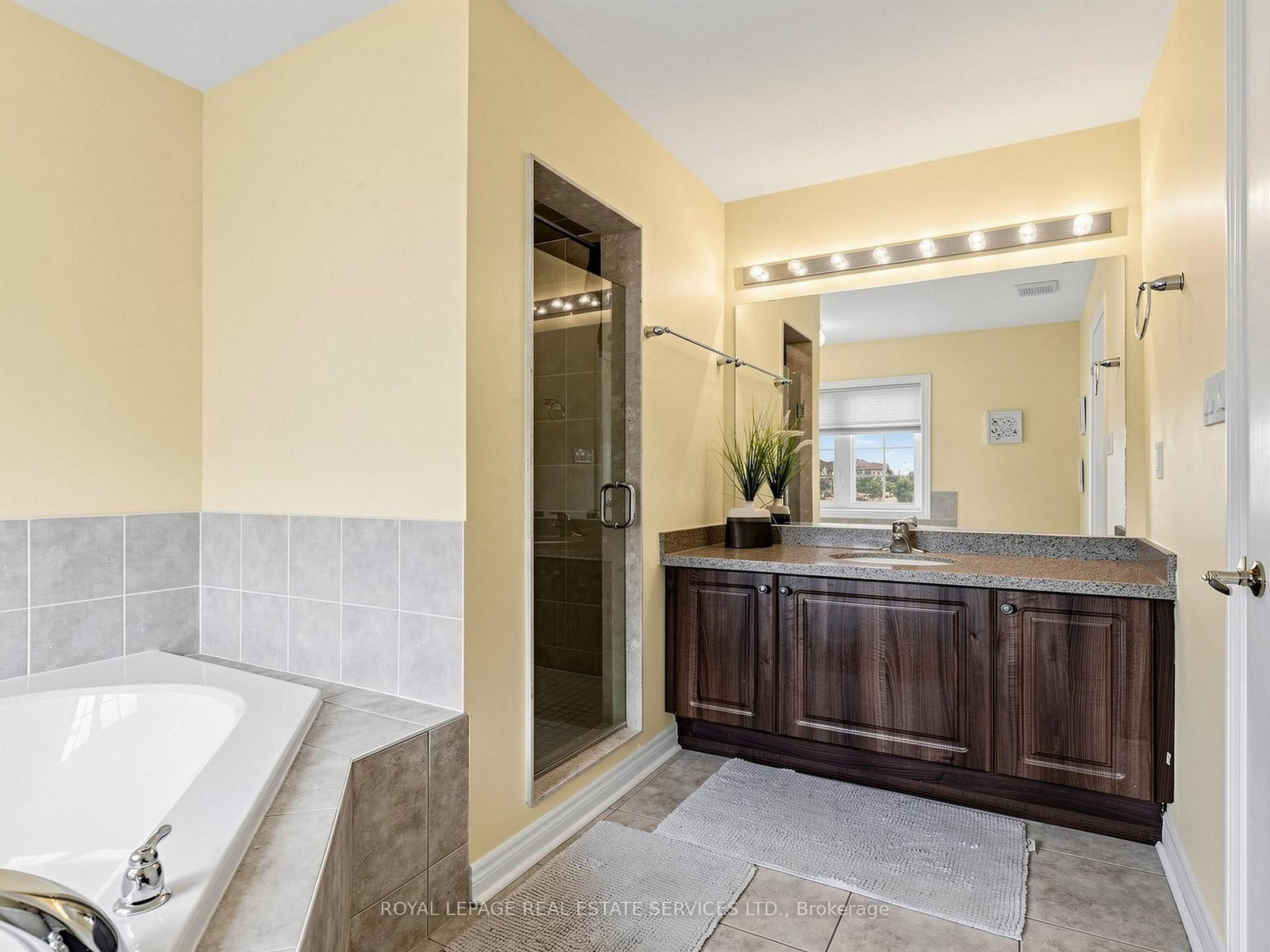 122 Juglans Cres, Whitchurch-Stouffville, view 18