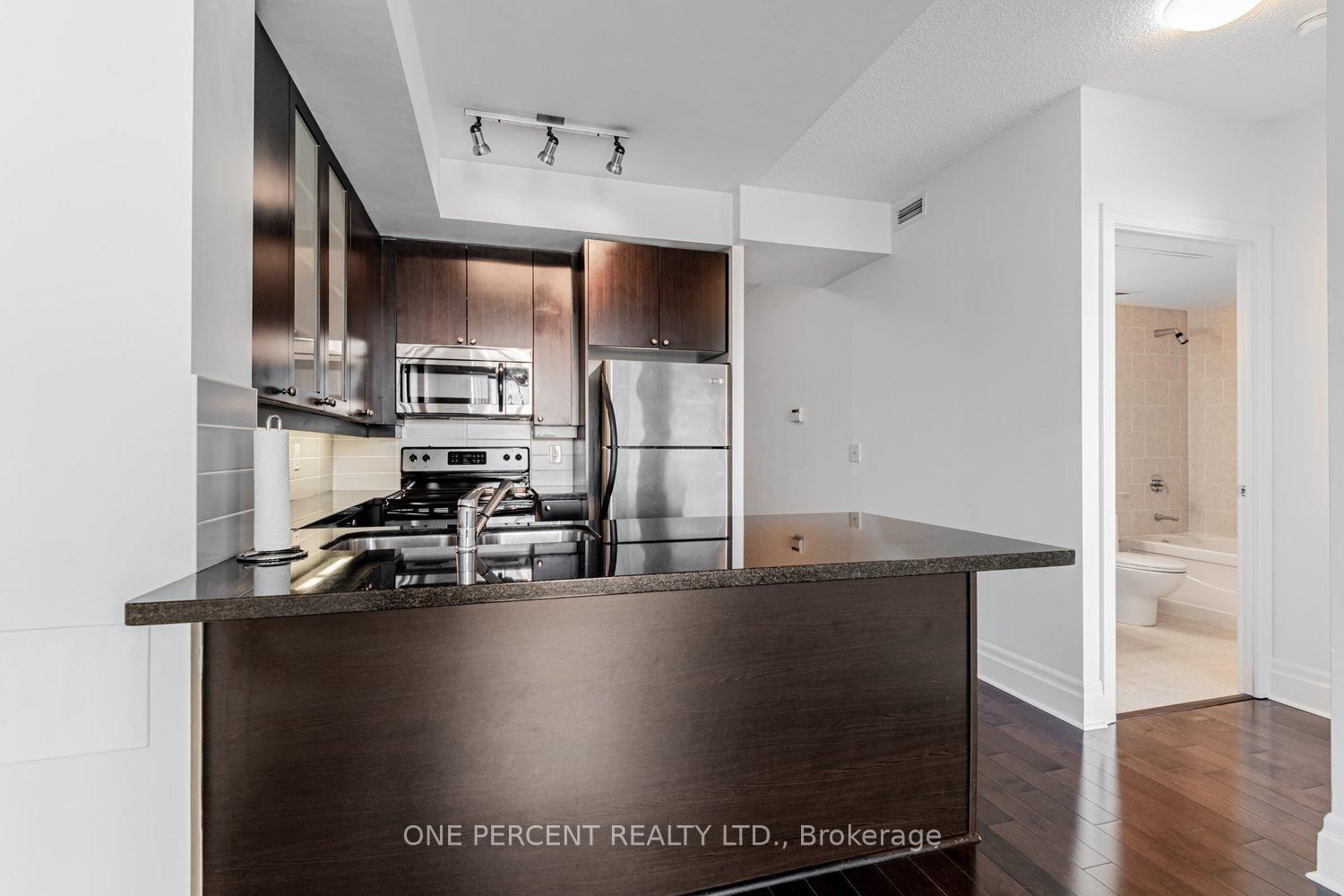 21 Upper Duke Crescent • #401 • Markham, ON photo 11