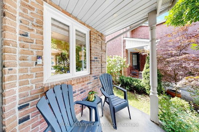 242 Badessa Circle • Vaughan, ON photo 3