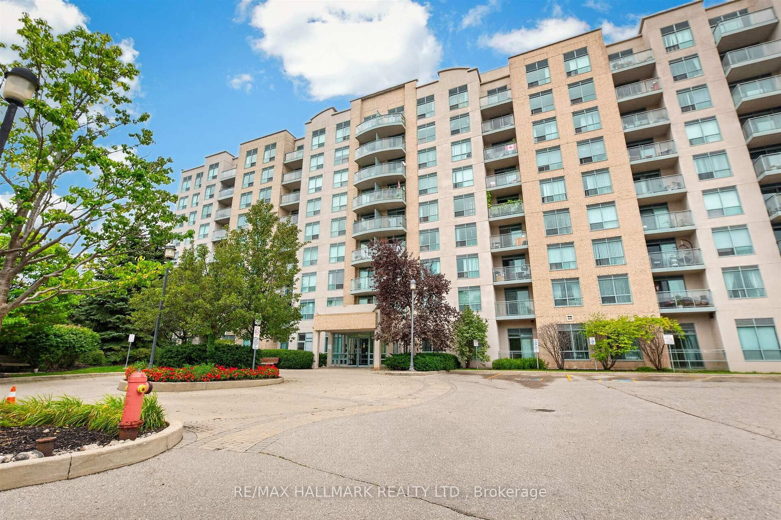 51 Baffin Court • #702 • Richmond Hill, ON photo 3