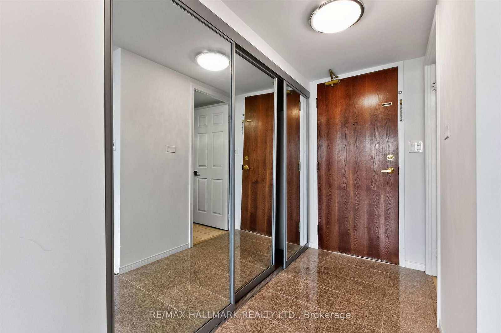 51 Baffin Court • #702 • Richmond Hill, ON photo 6