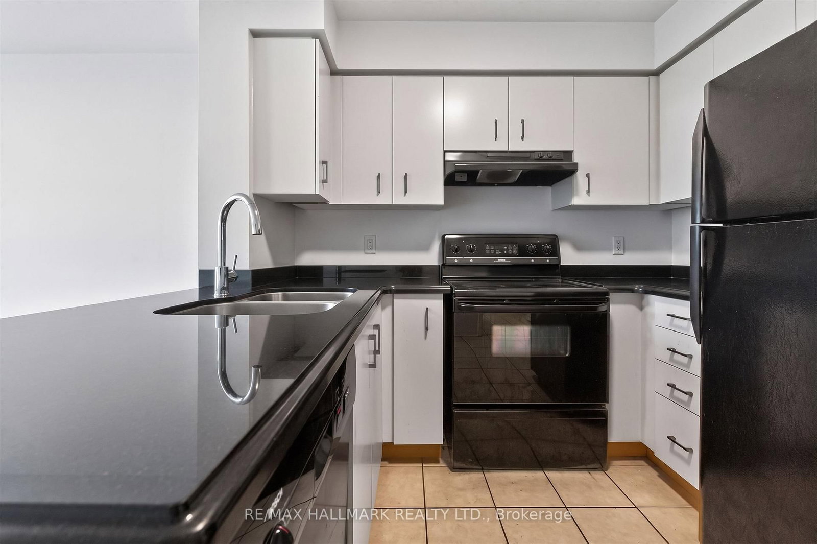 51 Baffin Court • #702 • Richmond Hill, ON photo 8