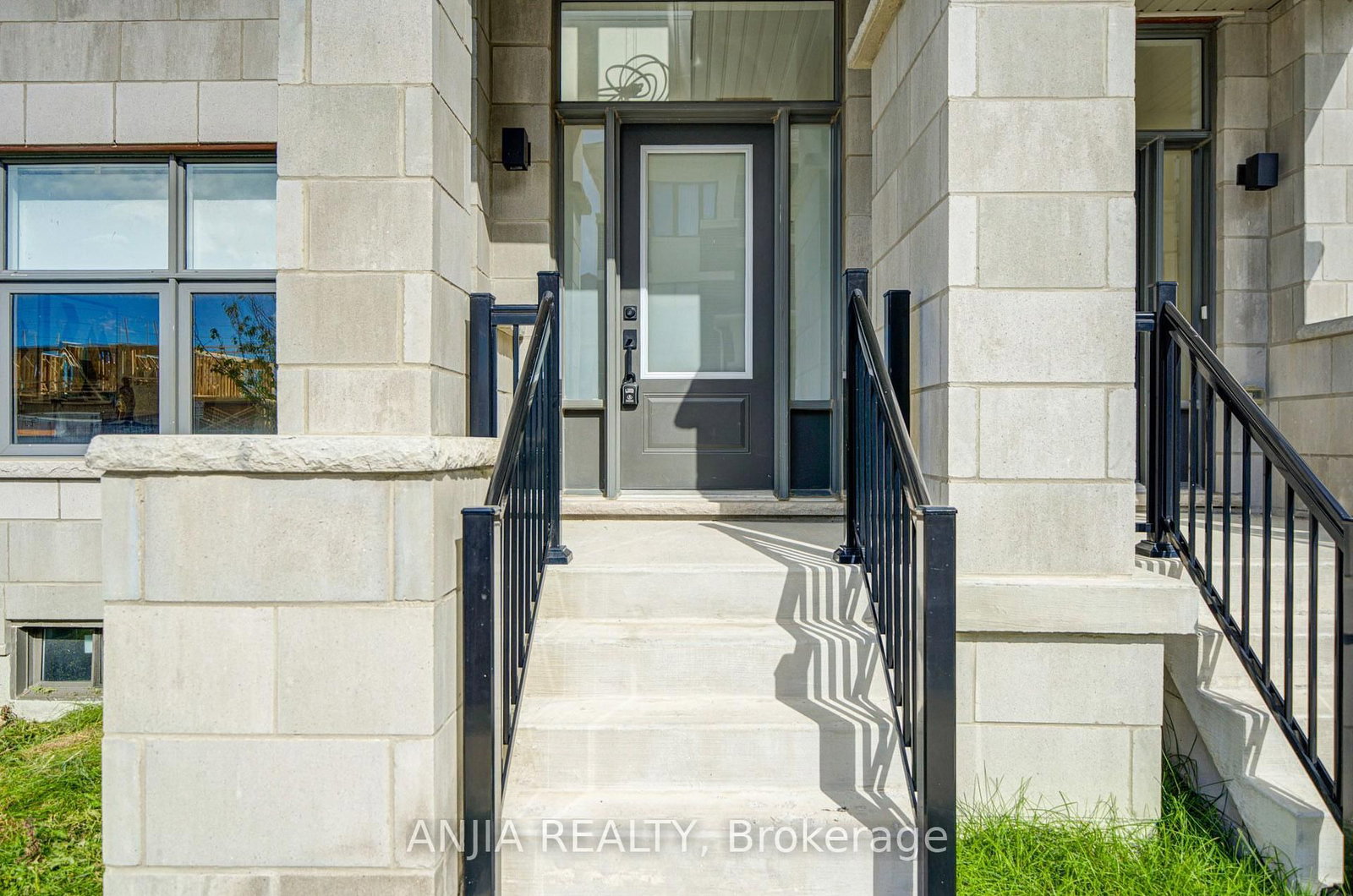 41 Kahshe Lane • Richmond Hill, ON photo 3