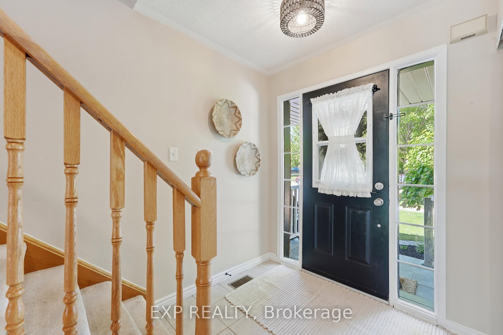 3 Battenberg Court • East Gwillimbury, ON photo 3