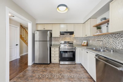 3 Battenberg Court • East Gwillimbury, ON photo 7