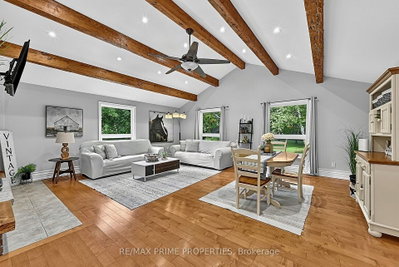 25625 Valley View Drive • Georgina, ON photo 2