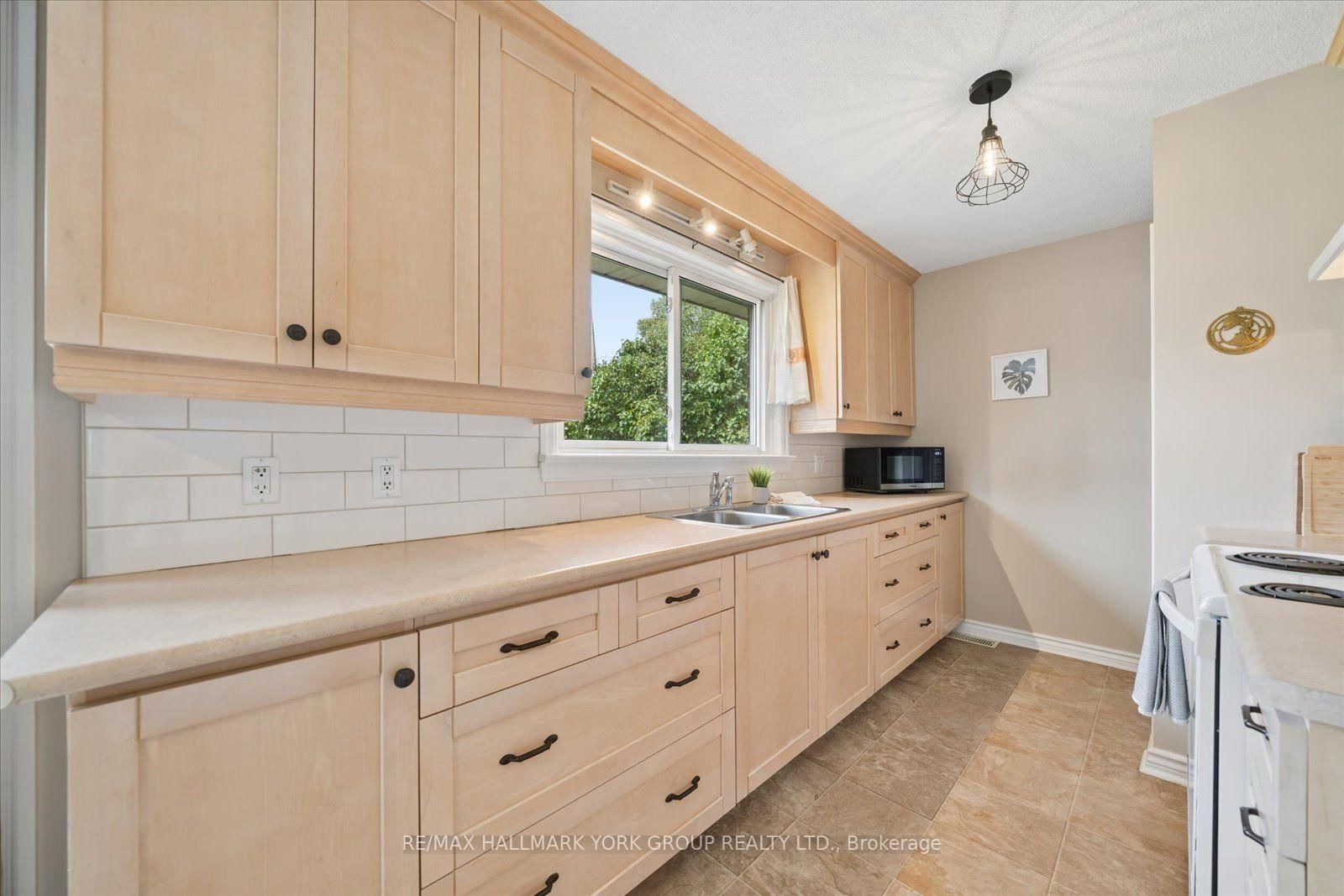 26 Georgina Street • Georgina, ON photo 12