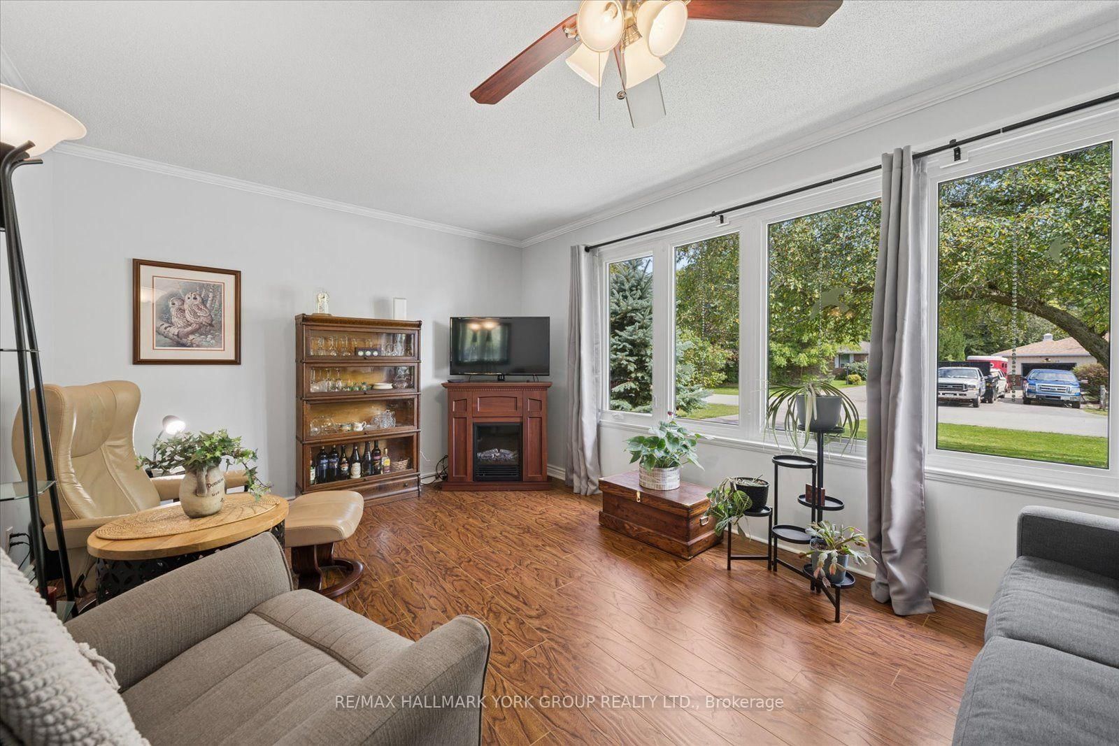 26 Georgina Street • Georgina, ON photo 7