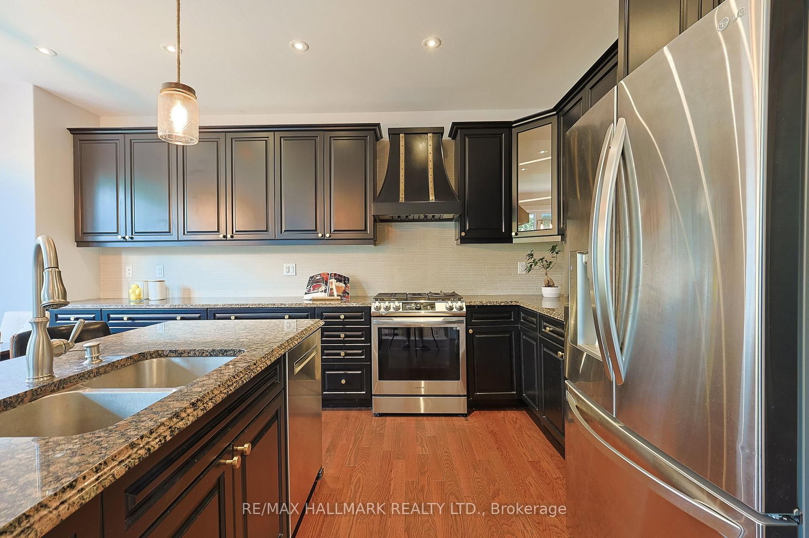 315 Thomas Phillips Drive • Aurora, ON photo 14