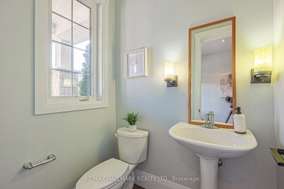 315 Thomas Phillips Drive • Aurora, ON photo 5