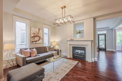 315 Thomas Phillips Drive • Aurora, ON photo 6