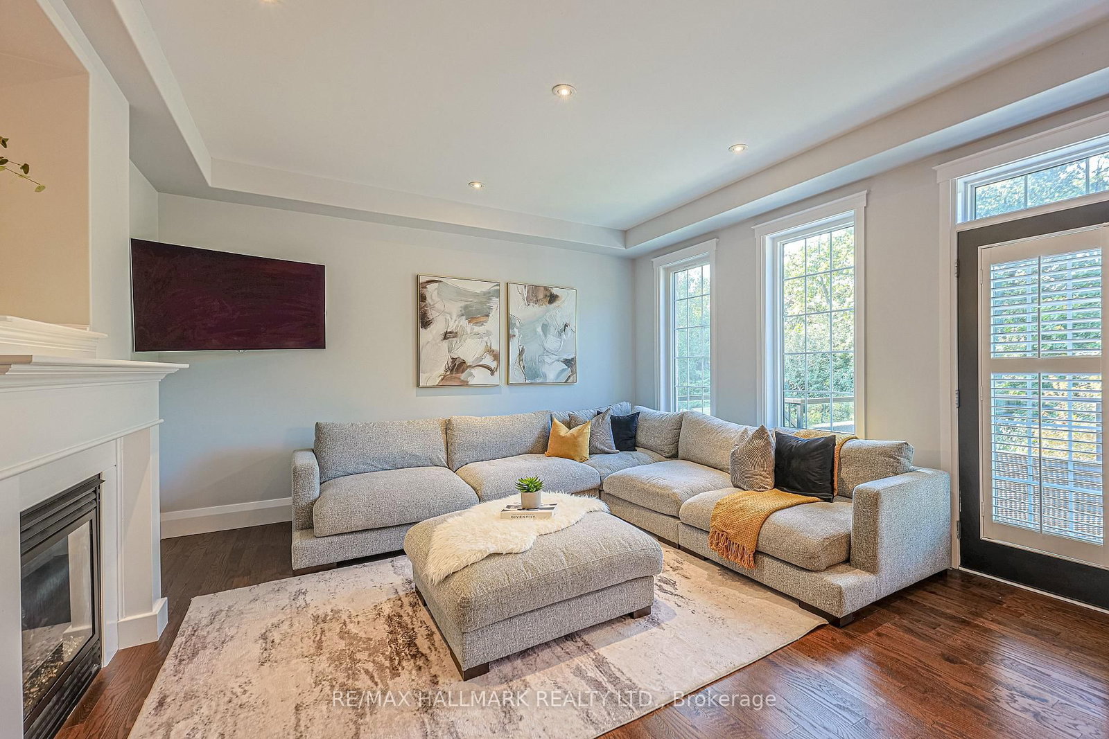 315 Thomas Phillips Drive • Aurora, ON photo 8