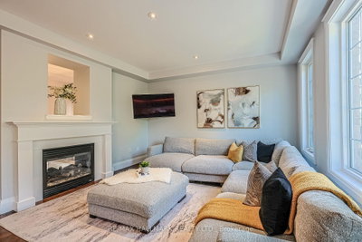 315 Thomas Phillips Drive • Aurora, ON photo 9