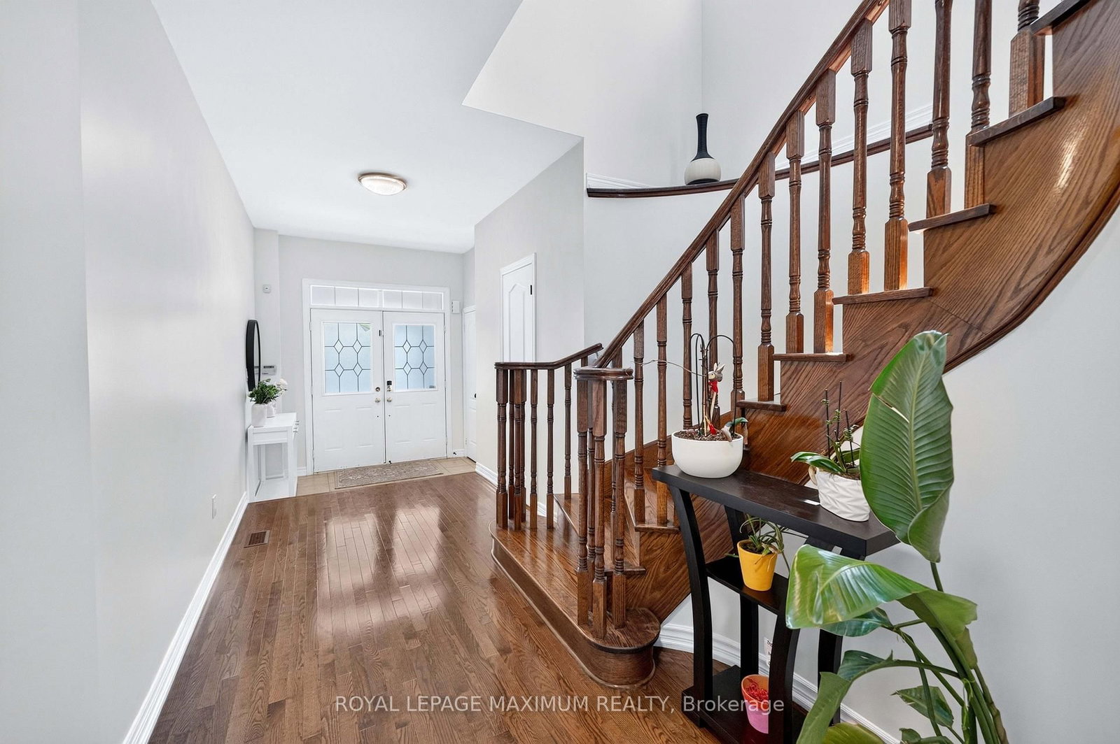 95 White Beach Crescent • Vaughan, ON photo 4