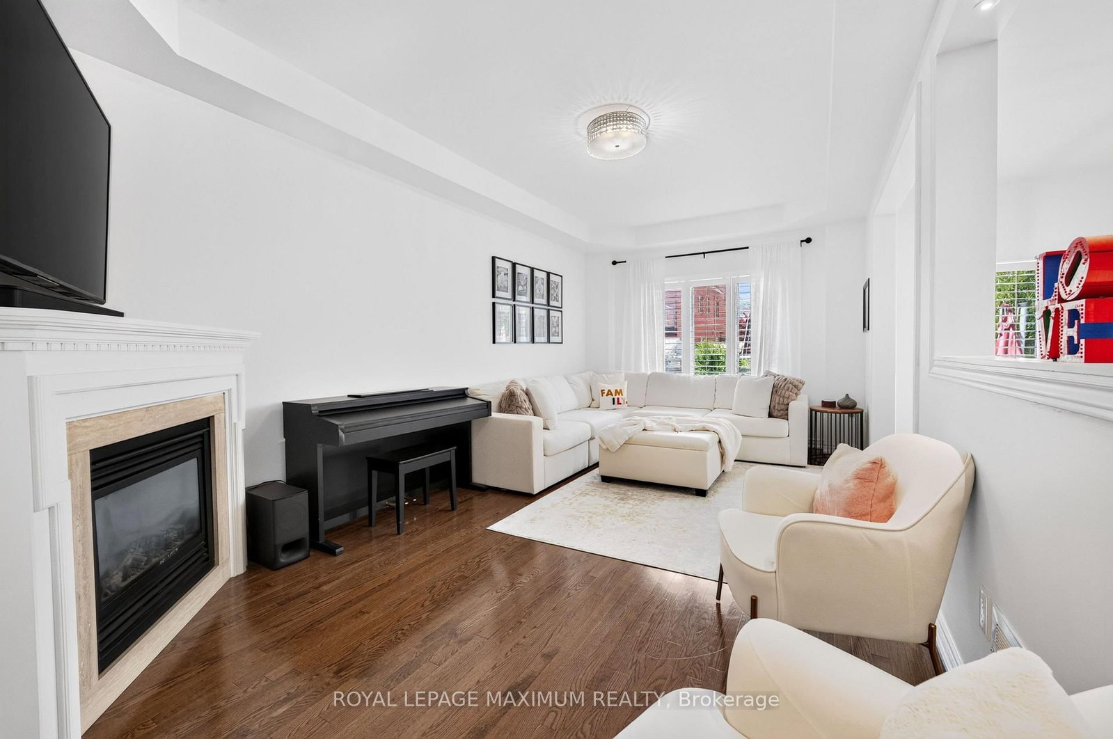 95 White Beach Crescent • Vaughan, ON photo 5