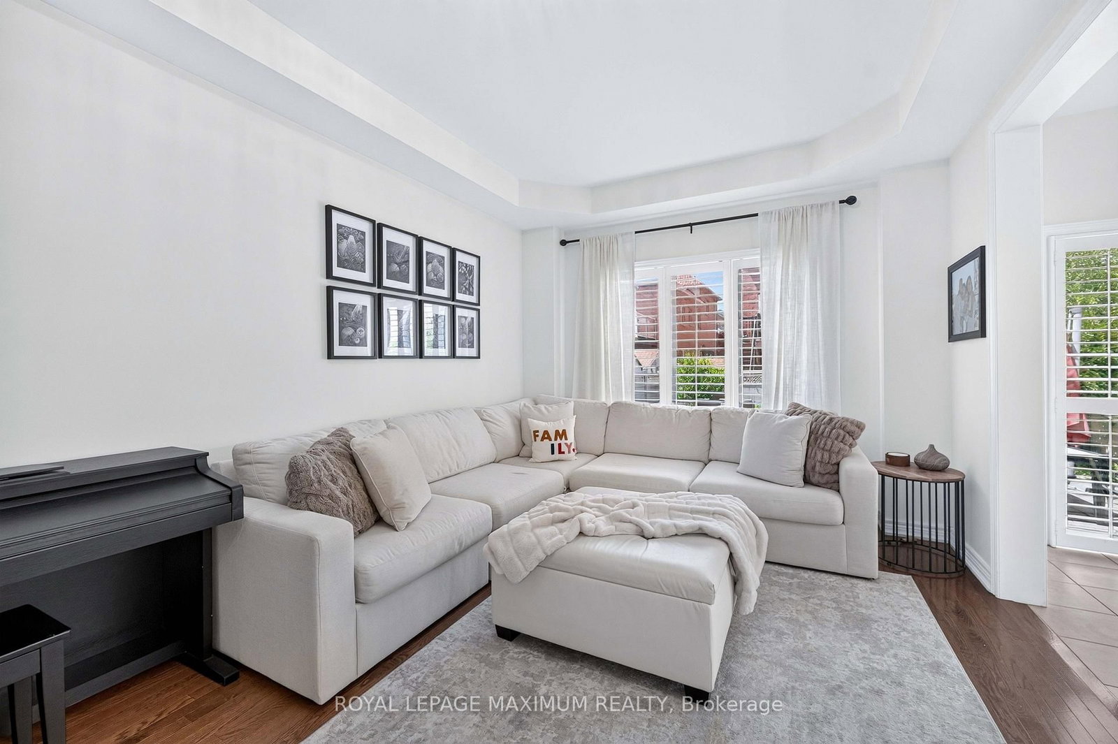 95 White Beach Crescent • Vaughan, ON photo 7