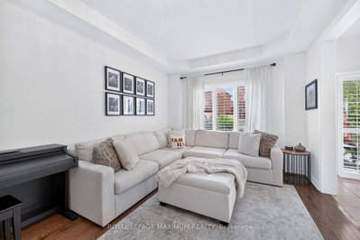 95 White Beach Crescent • Vaughan, ON photo 7