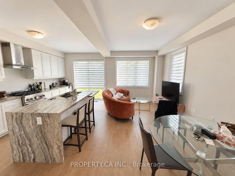 15 Schmeltzer Crescent