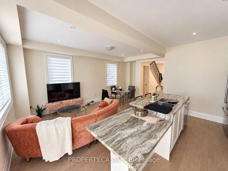 15 Schmeltzer Crescent