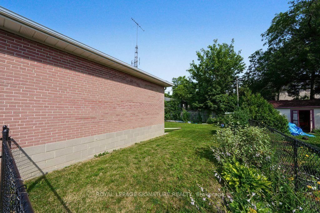 407 Wenlock Avenue • Richmond Hill, ON photo 37