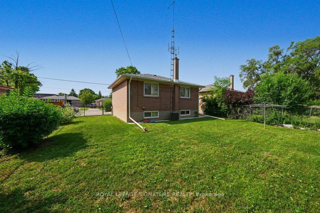 407 Wenlock Avenue • Richmond Hill, ON photo 39