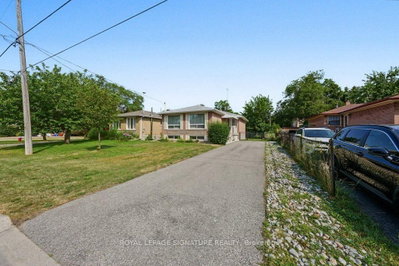 407 Wenlock Avenue • Richmond Hill, ON photo 4