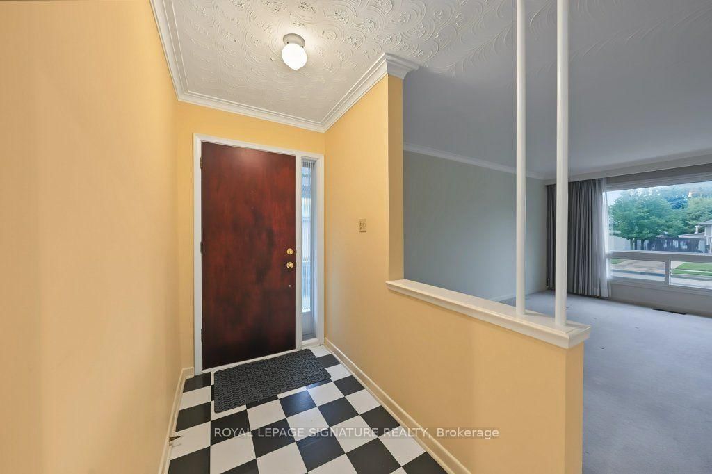 407 Wenlock Avenue • Richmond Hill, ON photo 8