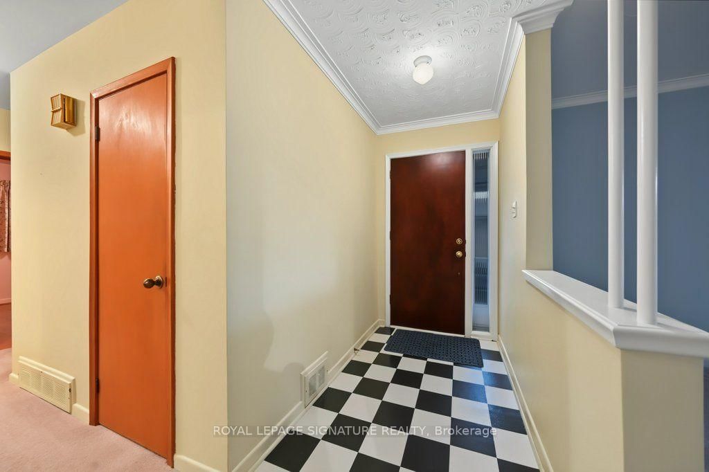 407 Wenlock Avenue • Richmond Hill, ON photo 9