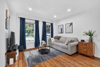 359 John West Way • Aurora, ON photo 4