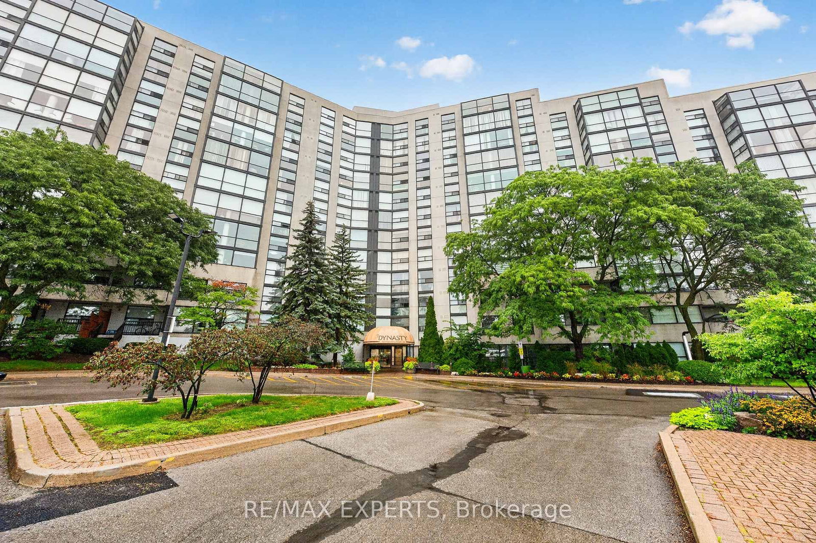 30 Harding Boulevard W • #Ph01 • Richmond Hill, ON photo 3