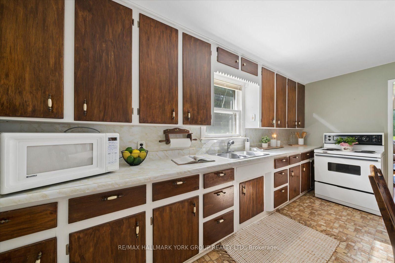 432 Catering Road • Georgina, ON photo 8
