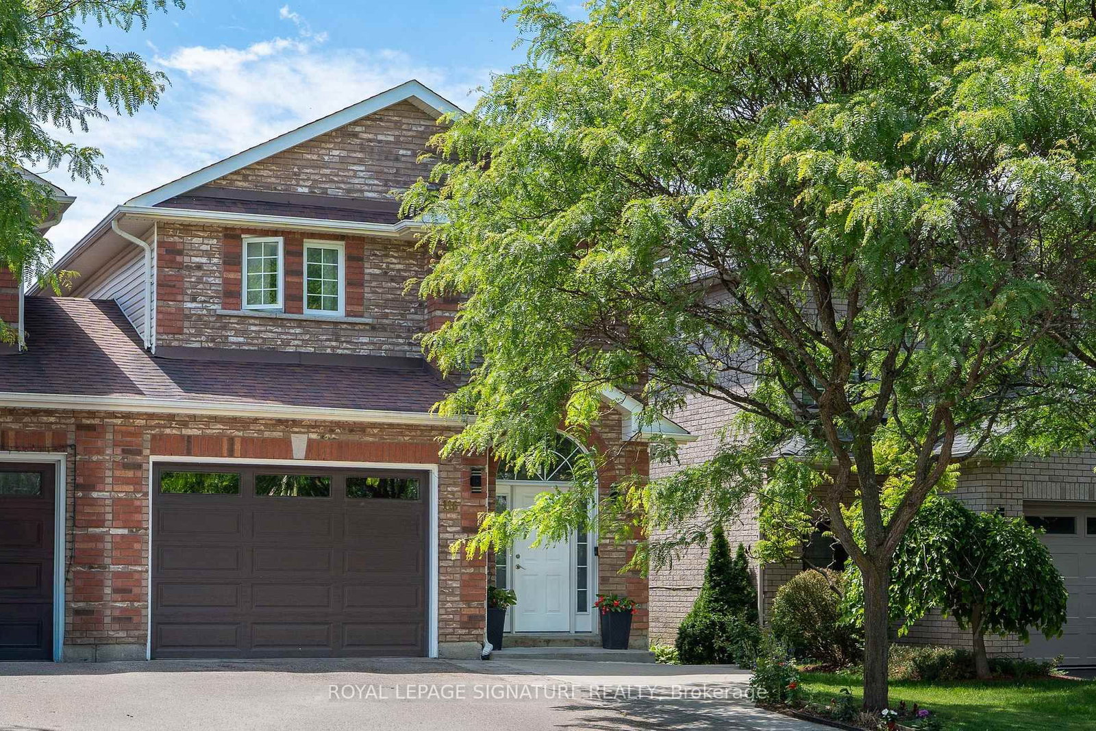 116 Clearmeadow Boulevard • Newmarket, ON photo 2