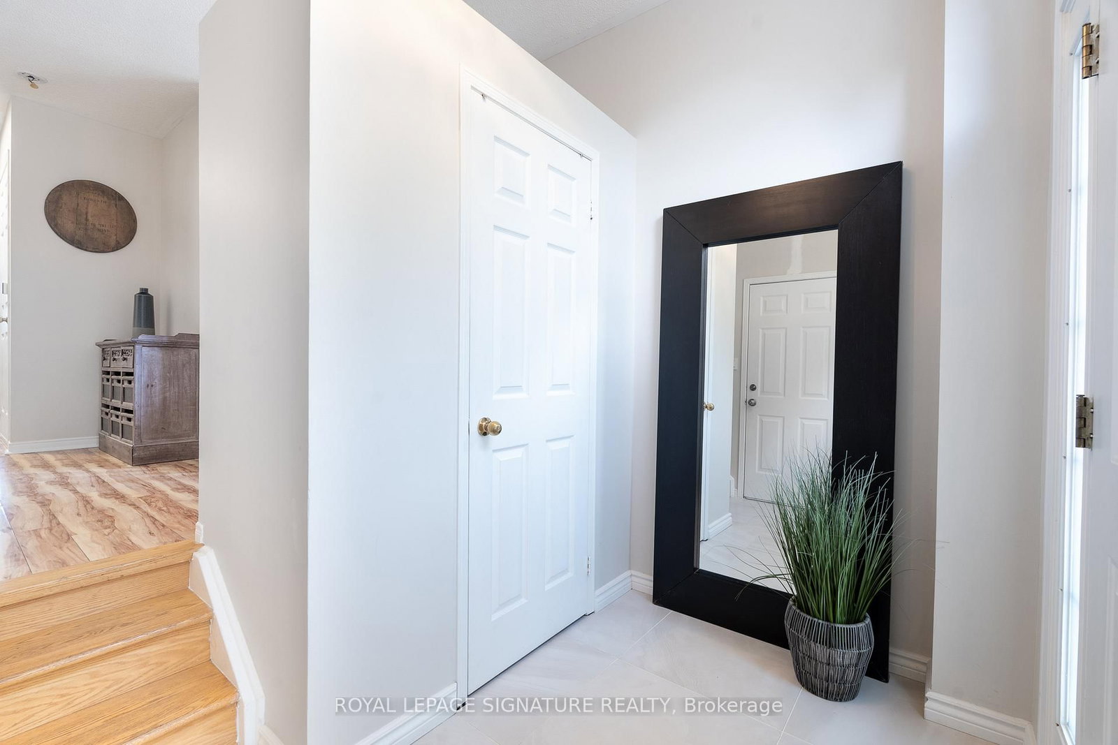 116 Clearmeadow Boulevard • Newmarket, ON photo 4