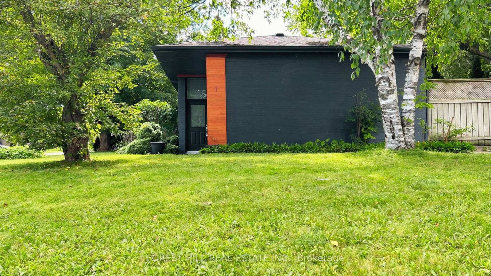 1 Willis Drive • Aurora, ON photo 3
