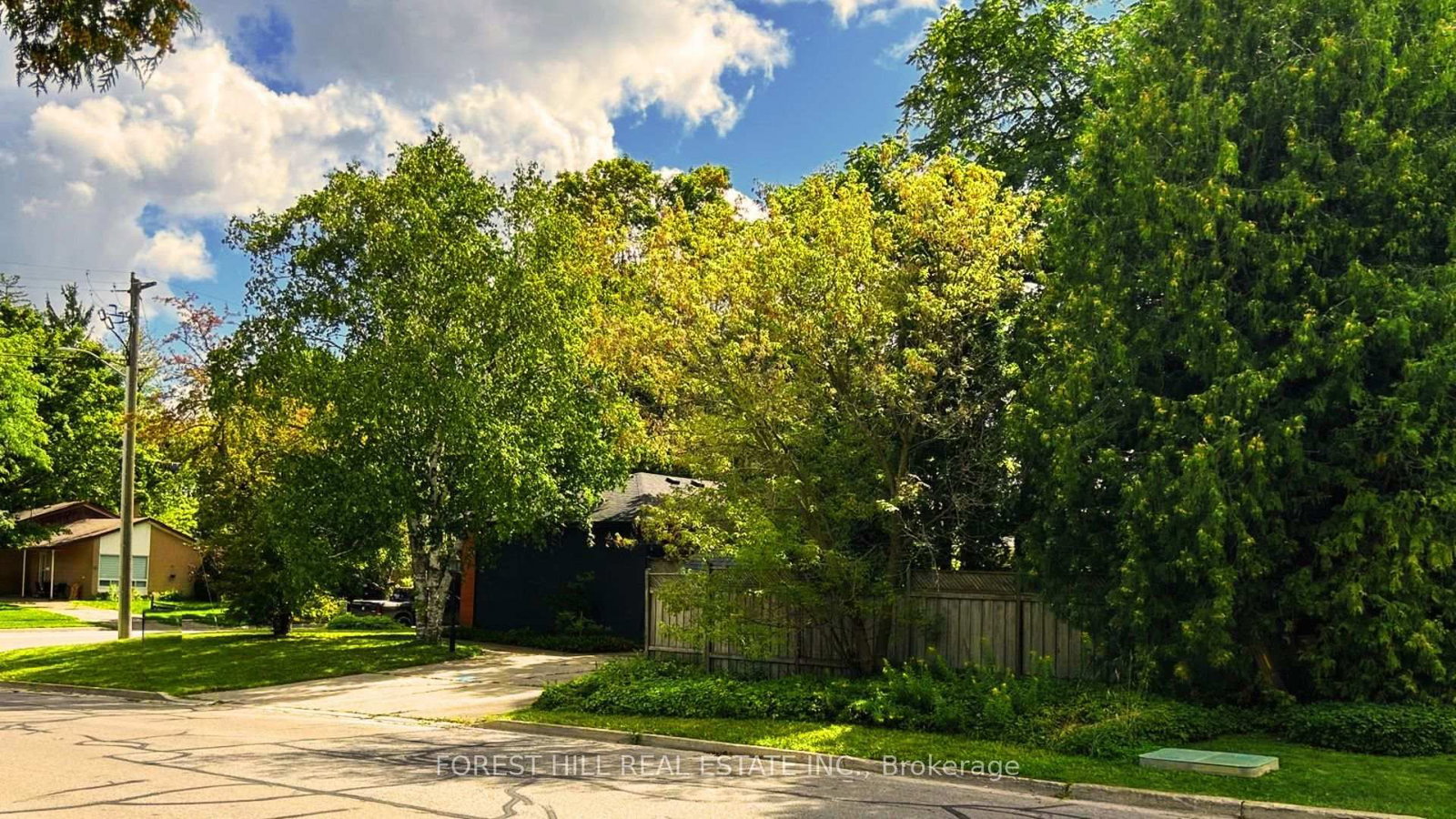 1 Willis Drive • Aurora, ON photo 5
