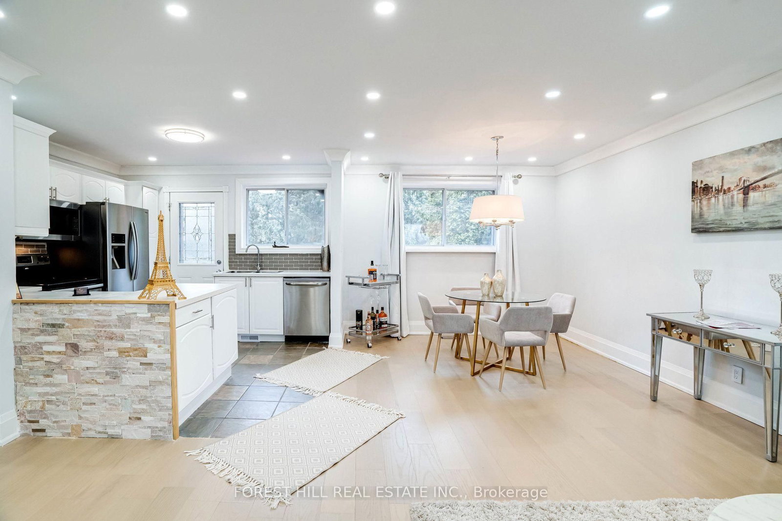 1 Willis Drive • Aurora, ON photo 8