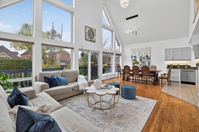 26 Elm Grove Avenue • Richmond Hill, ON photo 3