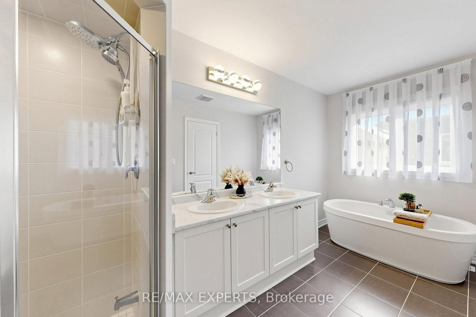9 Applegate Drive • East Gwillimbury, ON photo 40
