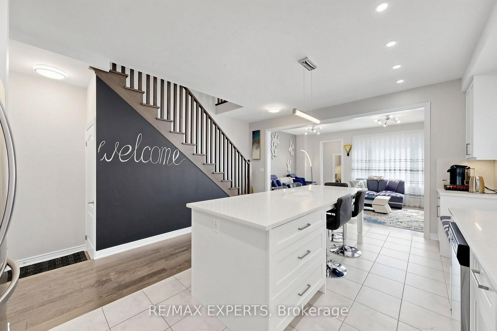 9 Applegate Drive • East Gwillimbury, ON photo 8