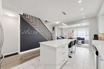 9 Applegate Drive • East Gwillimbury, ON photo 8