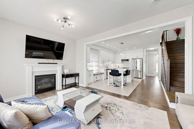 9 Applegate Drive • East Gwillimbury, ON photo 9