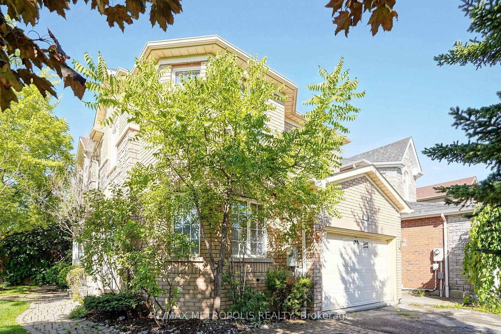 115 Sandway Crescent • Vaughan, ON photo 3