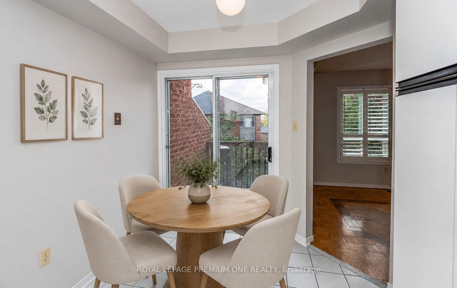 919 Caribou Valley Circle • Newmarket, ON photo 6