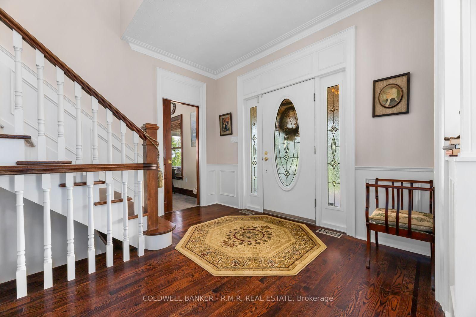 26 Mill Run Gate • Uxbridge, ON photo 2