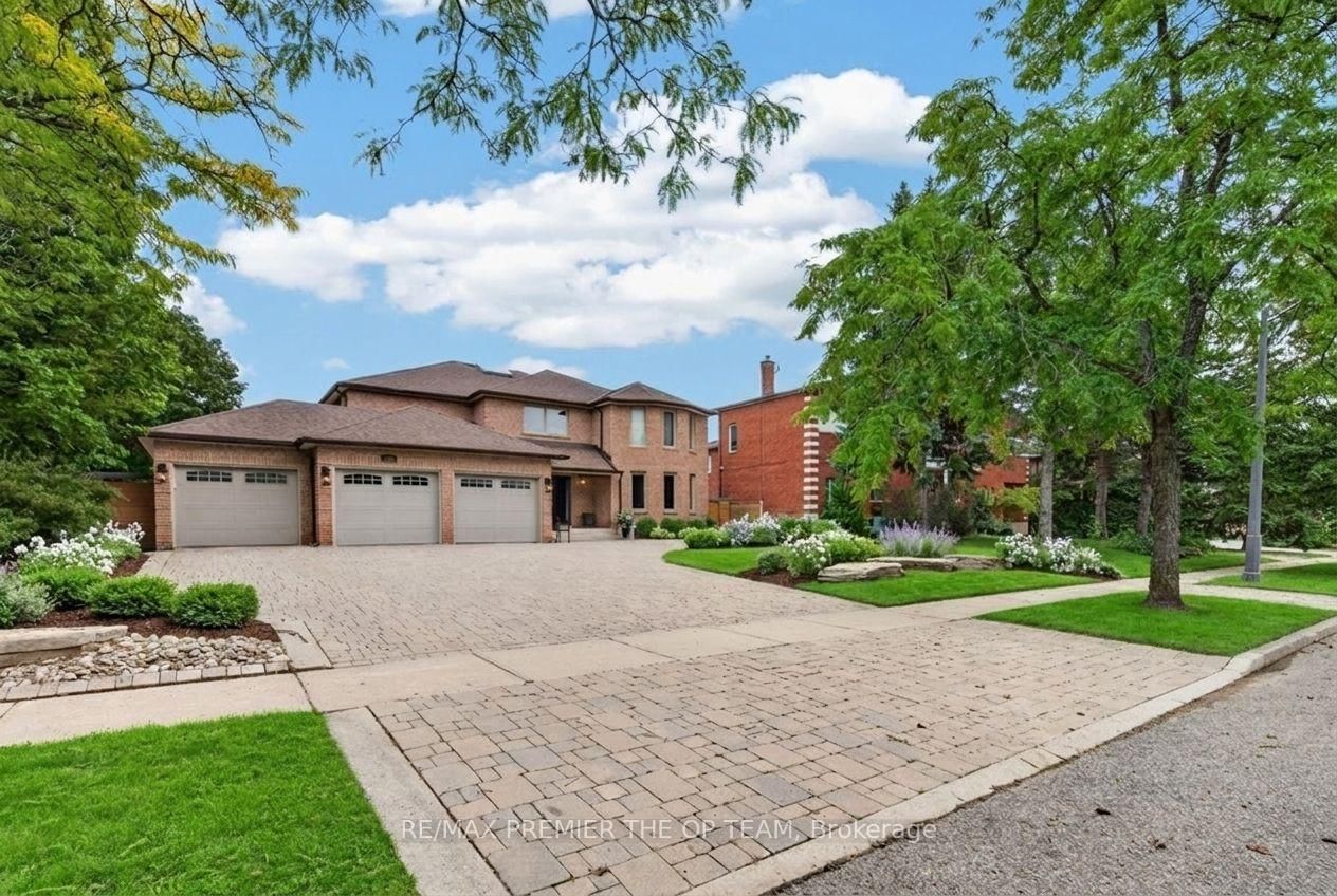 155 Dianawood Ridge • Vaughan, ON photo 2